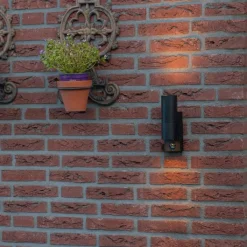 QAZQA Buitenwandlamp zwart 2-lichts met bewegingssensor IP44 - Duo