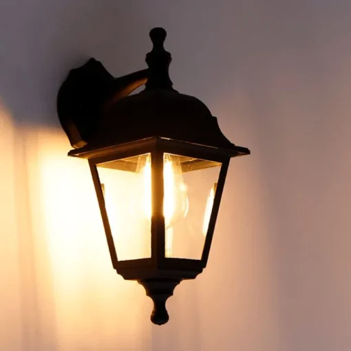 QAZQA Klassieke buiten wandlamp zwart IP44 - Capital