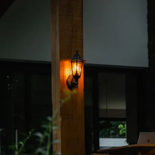 QAZQA Klassieke buitenwandlamp zwart IP44 - New Haven
